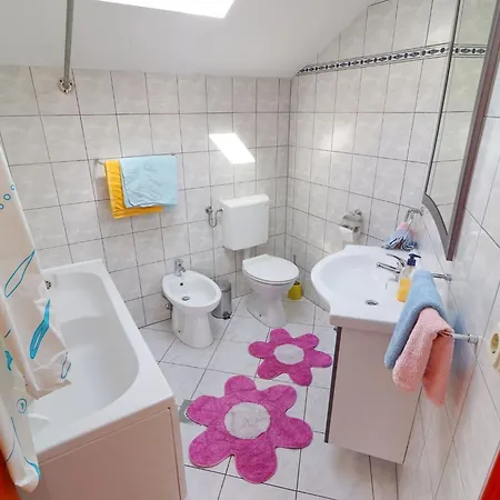 Plavac Mali- One Bedroom With Balcony And Sea View Potomje