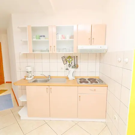 Plavac Mali- One Bedroom With Balcony And Sea View Apartment Potomje